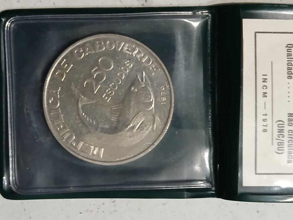 Moeda 250 escudos prata comemorativa independência Cabo Verde 1975