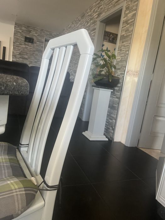 Mesa en pedra e madeira lacada com 6cadeiras