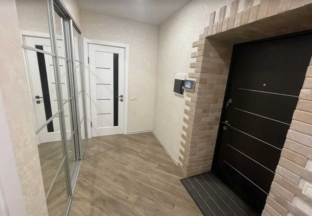 3-кімнатна квартира з ремонтом на Озерній