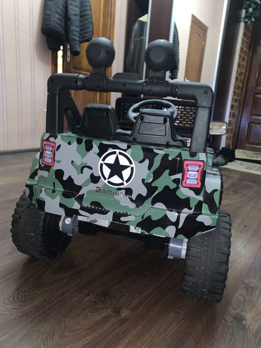 Дитяче авто на пульті управління