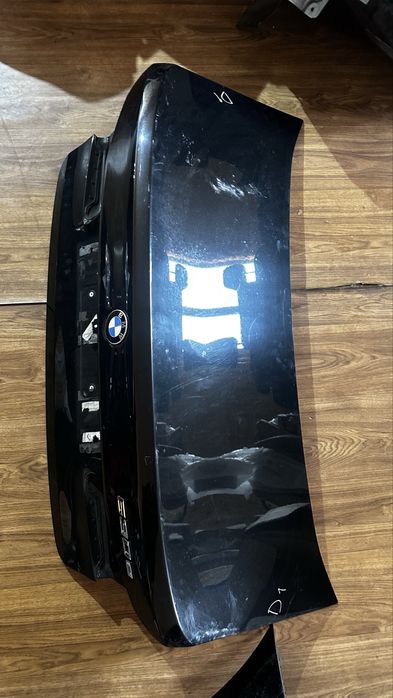 Кришка багажника BMW 5 G30 в кольорі 475 не фарбована.