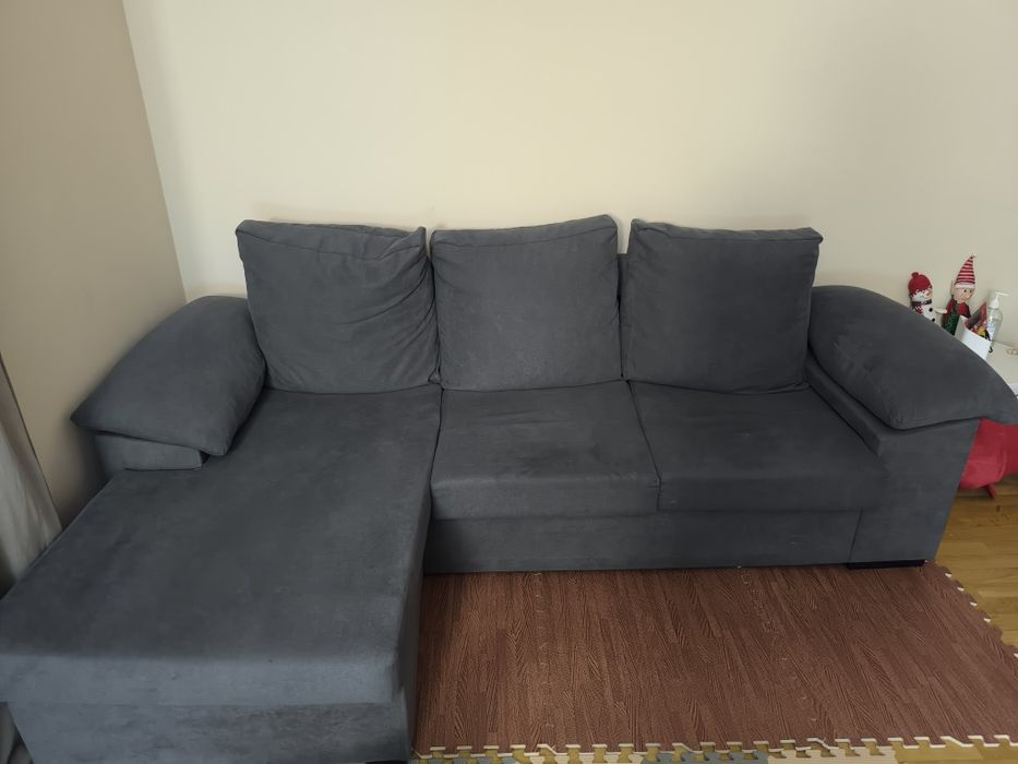 Sofá chaise long com 2 puffs