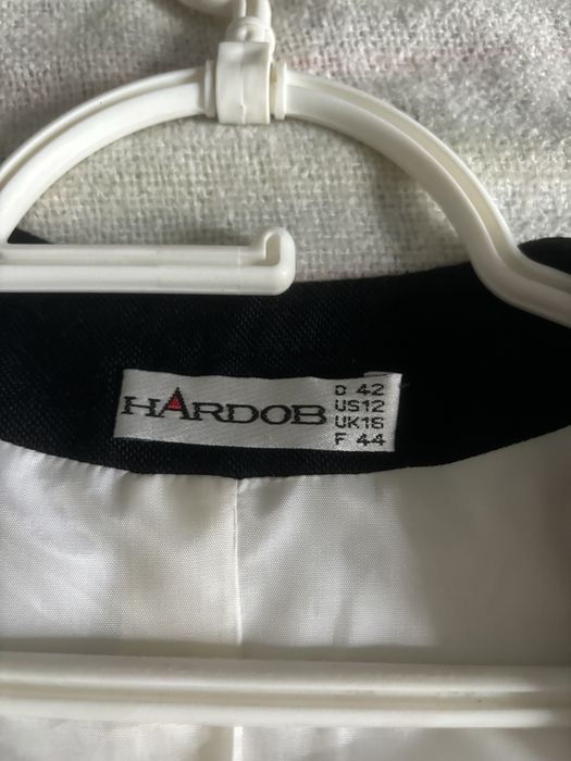 Biala marynarka narzutka w stylu chanel