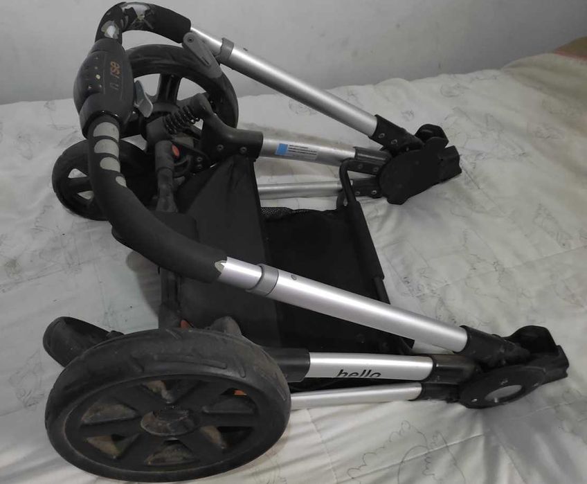 Carrinho de bebe + Ovo  Usado