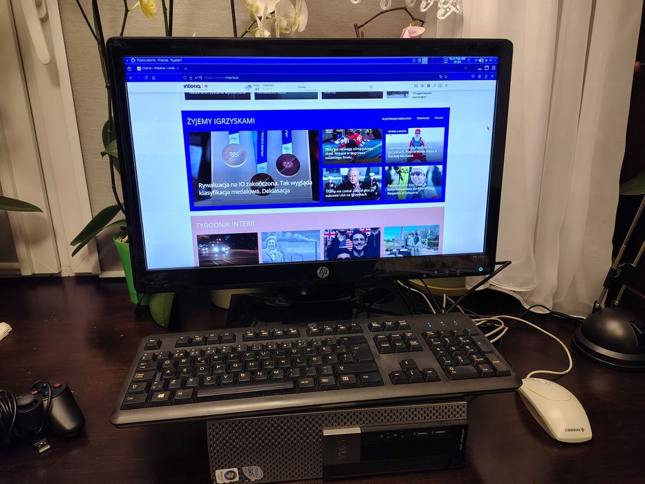 Zestaw Komputerowy 4GB 250GB LCD 22 Commodore OS (retro gry) + Pad