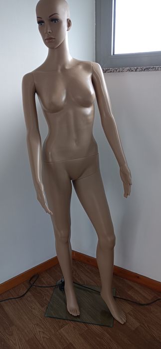 Manequim de corpo inteiro feminino