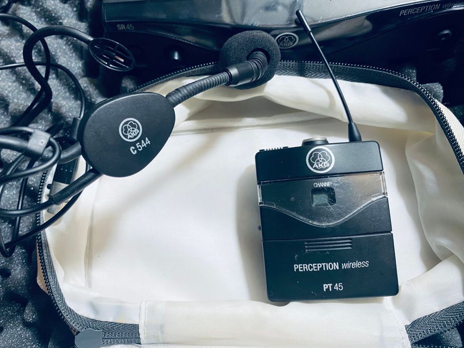 Microfone de cabeça AKG C544 com transmissor PT45