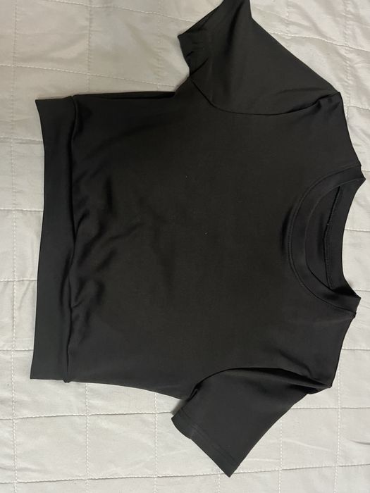 На продажі топи різні нові р. 42-44