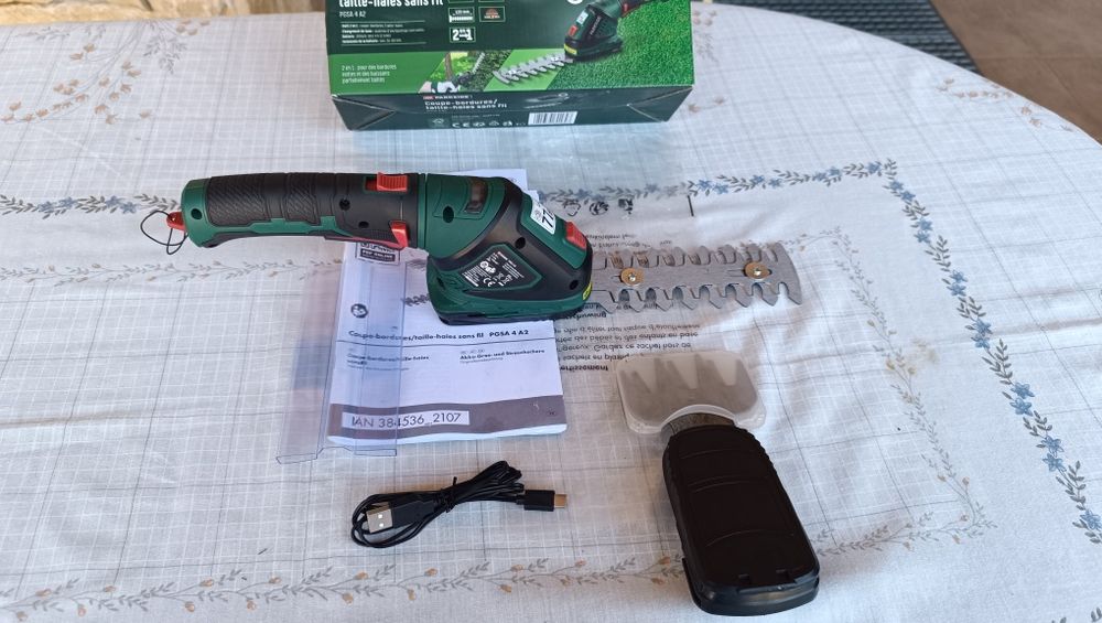 Tesoura corta sebes Parkside 4A2 nova