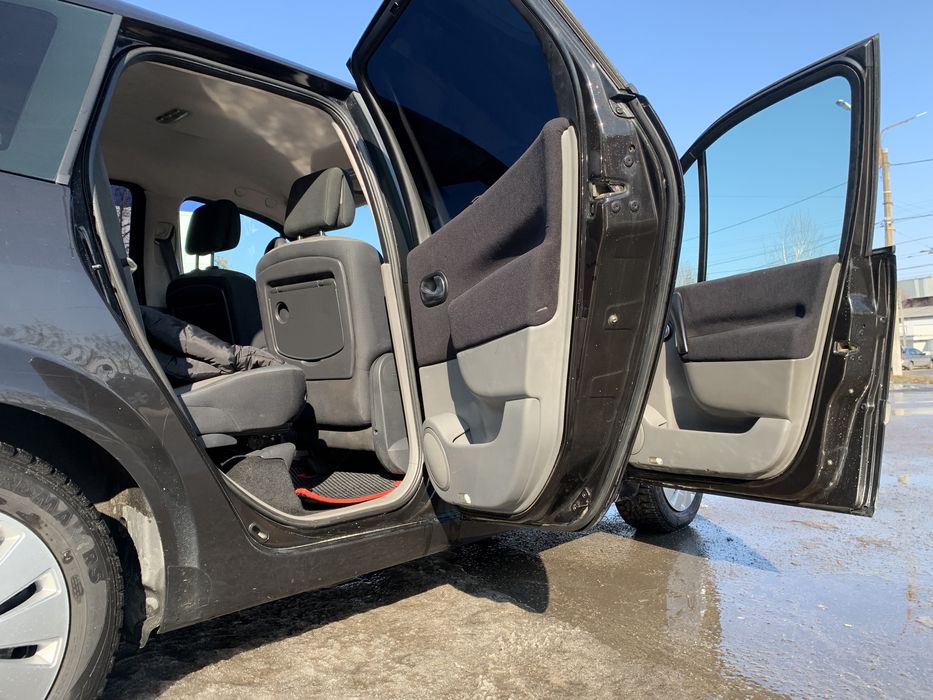 Renault Grand Scenic в рідній фарбі