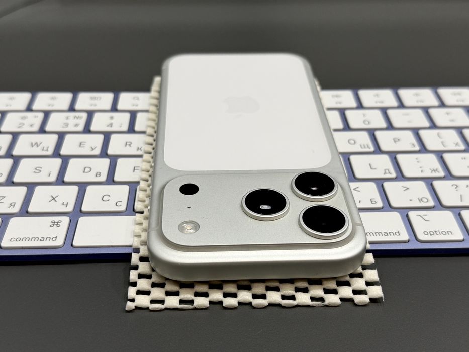 iPhone 17 Pro  1TB Silver (АКБ 94% 314 циклів, iCloud заблокований)