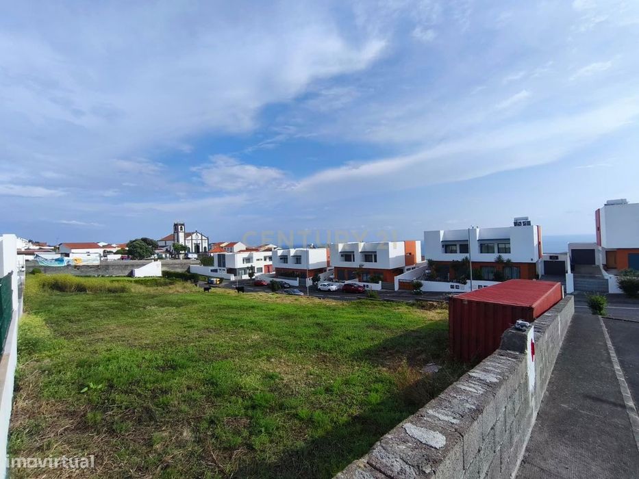 Terreno Urbano em Relva, Ponta Delgada - 273m² com Projeto Aprovado