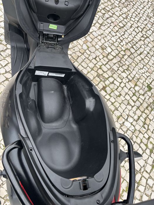 Piaggio MP3 300 HPE Deep Black Editon 2024