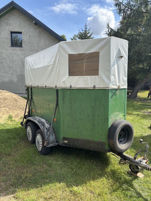 KONIARA 1200 kg i Pozostałości po 1900 kg  do przewozu koni