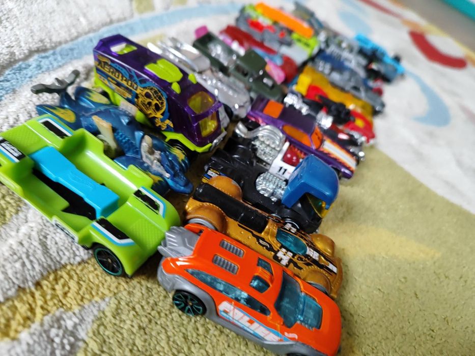 Машинки hot wheels