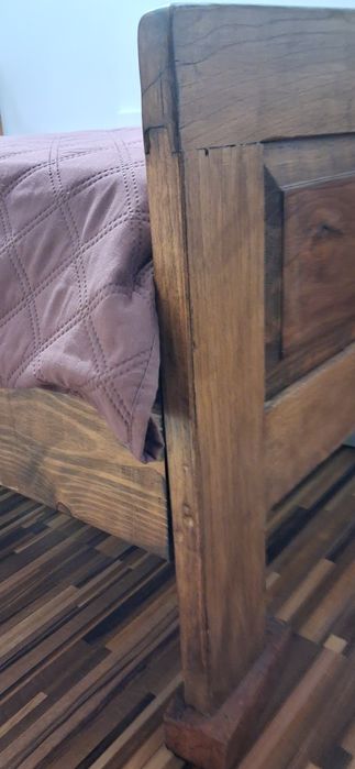 Drewniane masywne łóżko 140x200