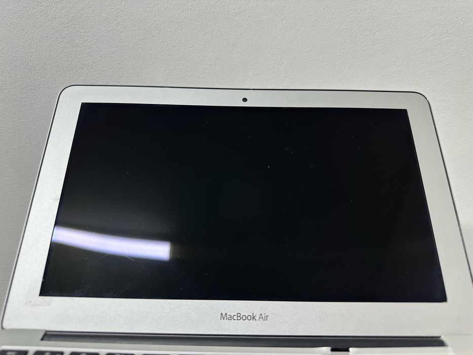 Продам Macbook Air 11” 2012p