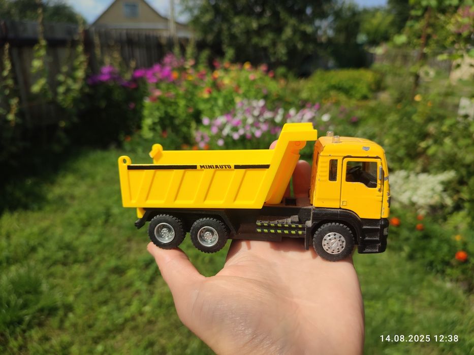 Машинка самоскид Модель