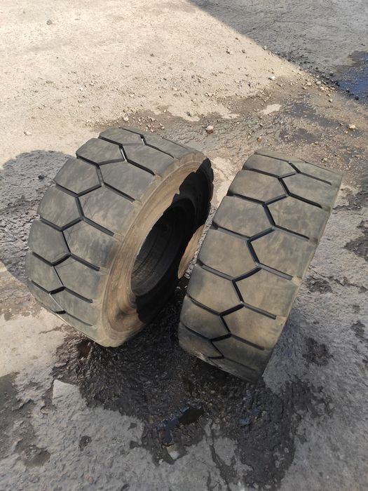 Шина 21x8-9 цільнолита для навантажувача