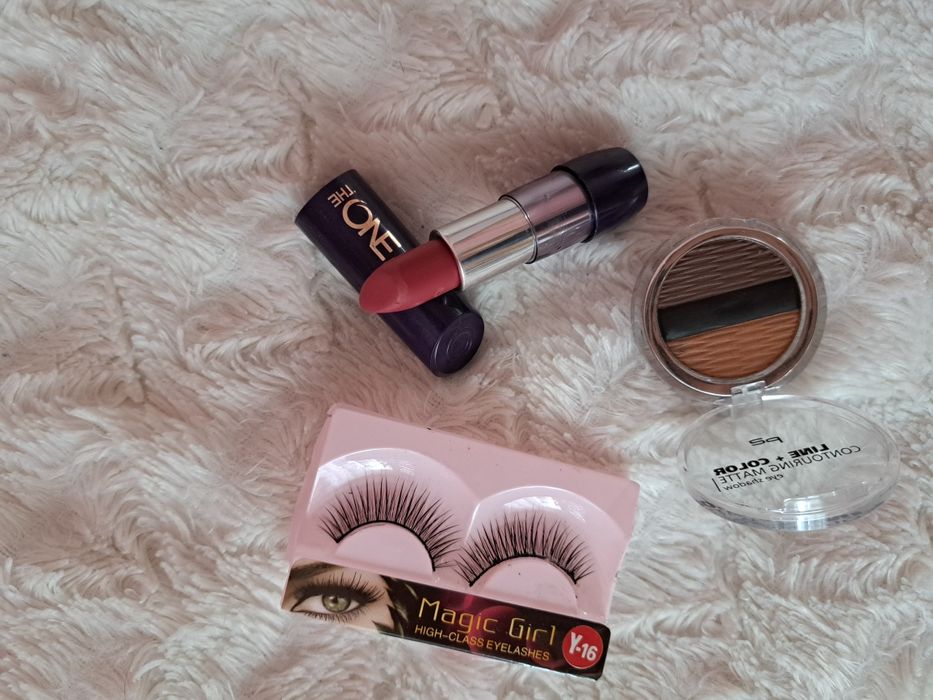 Zestaw matowa szmina+ mini paleta cieni+ sztuczne rzęsy