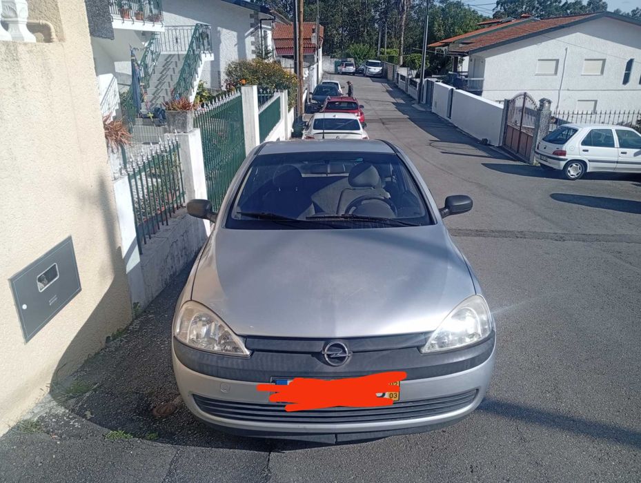 Opel Corsa  2 portas a gasolina em muito bom estado.. Contato 914980046