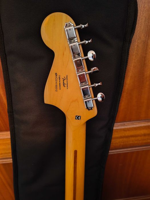 Squier by Fender Bass VI