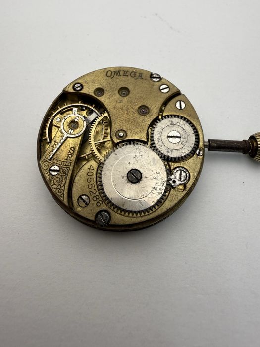 mechanizm z zegarka kieszonkowego Omega (opis)