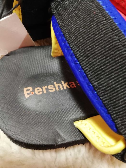 Bershka – Czarne sandały 40 z blokami kolorów zapinane na rzepy