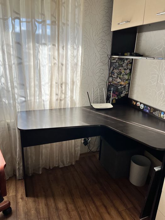 Стол письменный с полками угловой