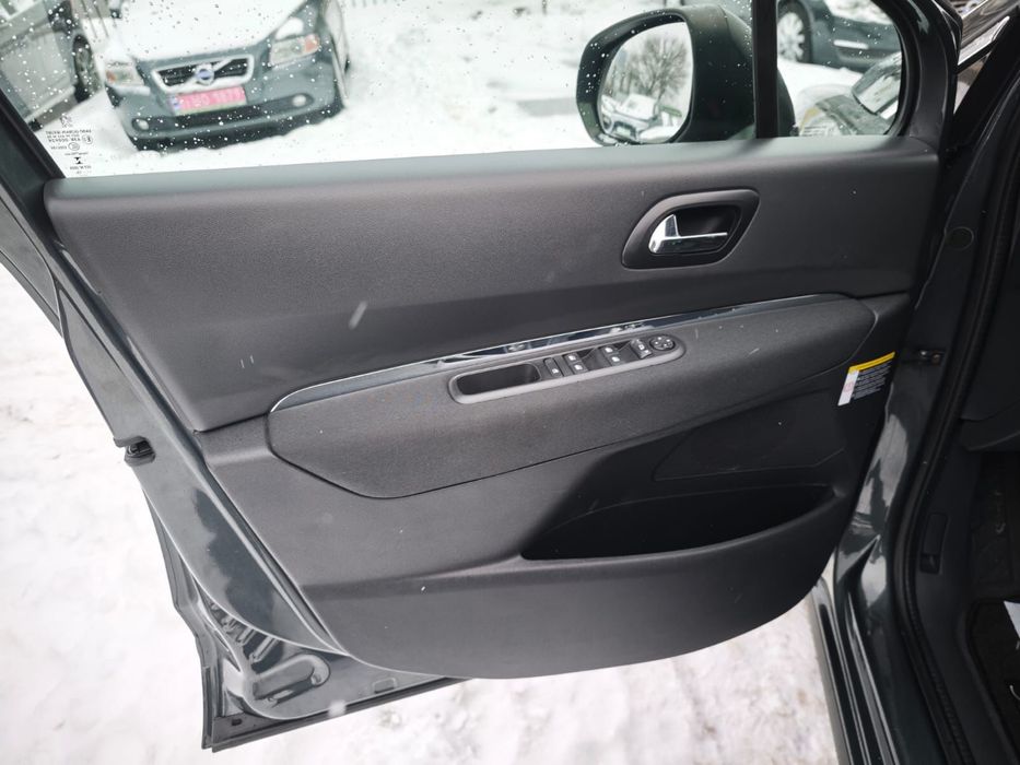 Peugeot 3008 (facelift) 2015 р. 1,6 HDi дизель, автомат