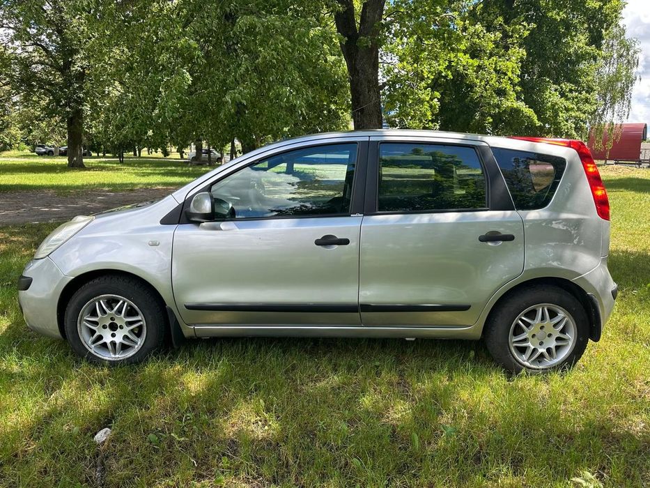Nissan Note 1.6/автомат