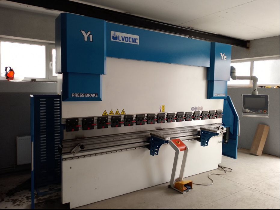 Листогибочный пресс CNC135х3200 с контроллером 4 оси