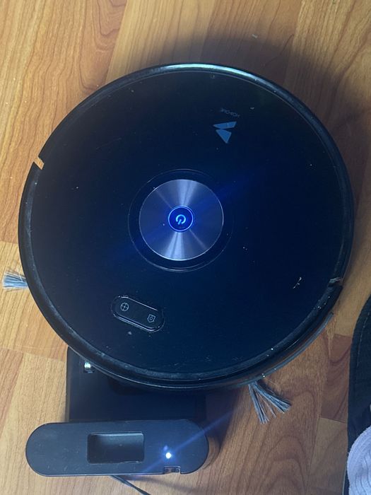 Робот пилосос помічник для дому