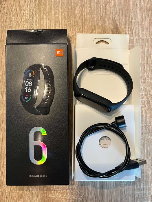 Xiaiomi Mi Band 6 w zestawie z trzema opaskami