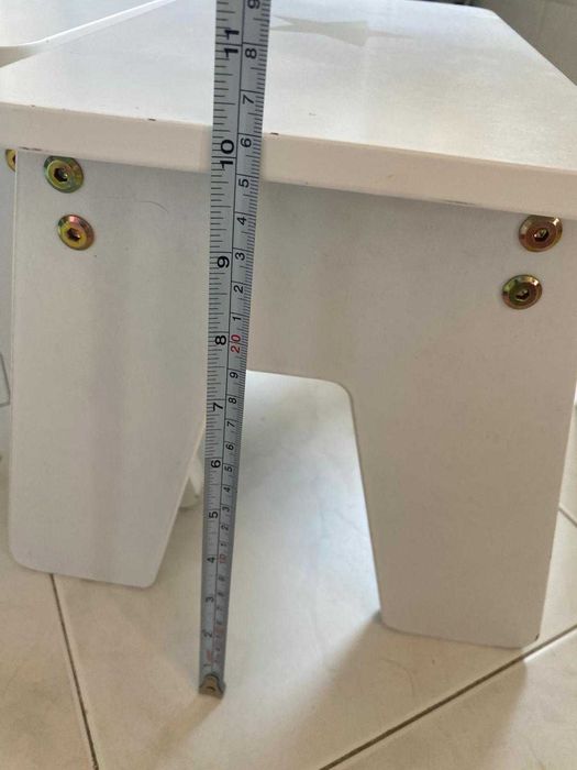 Mesa infantil com arrumação + bancos