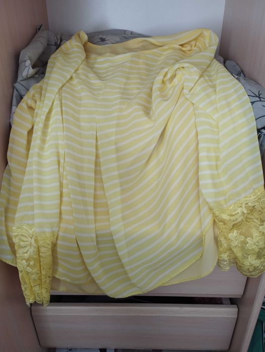 Лот жіночого одягу