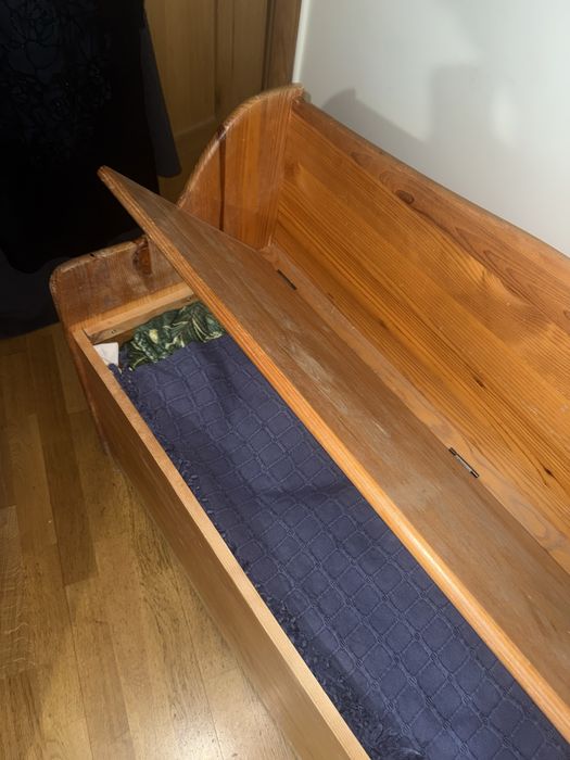 Sofá de Madeira com Tampa de Arrumação