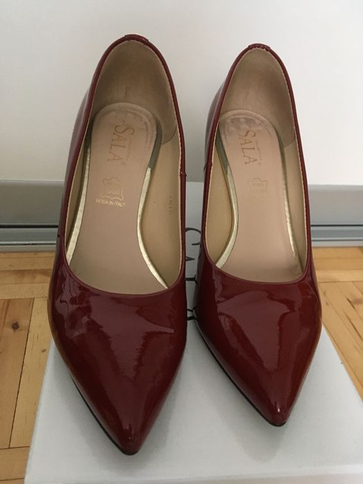 Szpilki lakierowane Sala