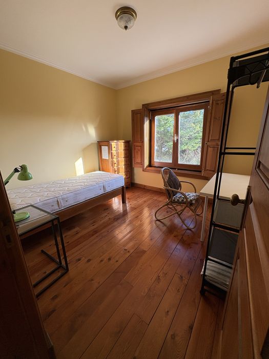 Quartos espaçoso junto à natureza