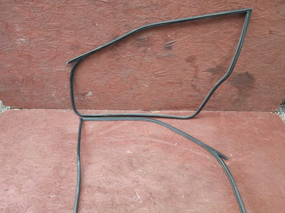 BMW E36 COUPE ORYGINALNE Uszczelki drzwi Lewa Prawa dobry stan OEM