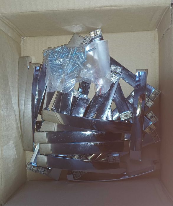 Uchwyty meblowe metalowe 26 sztuk plus śruby 52 sztuki a rozstaw 16 cm