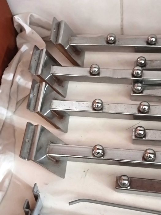 19 Cabides expositores metálicos de Roupa