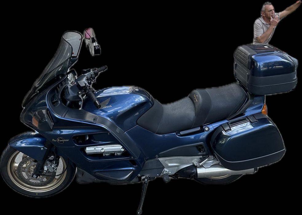 ST 1100 azul, 2002, às peças: malas laterais, carenagem, escapes de origem, rodas, tudo, excepto motor
