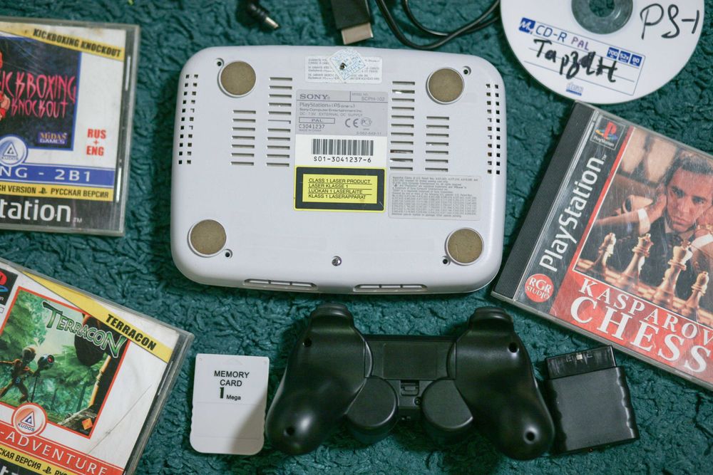 sony playstation 1 one - купити ігрові приставки Sony PlayStation
