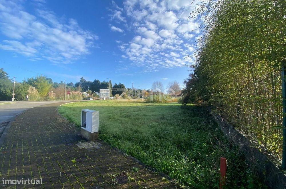 Lote urbano com excelente capacidade construtiva – 701 m² (Lote 1)