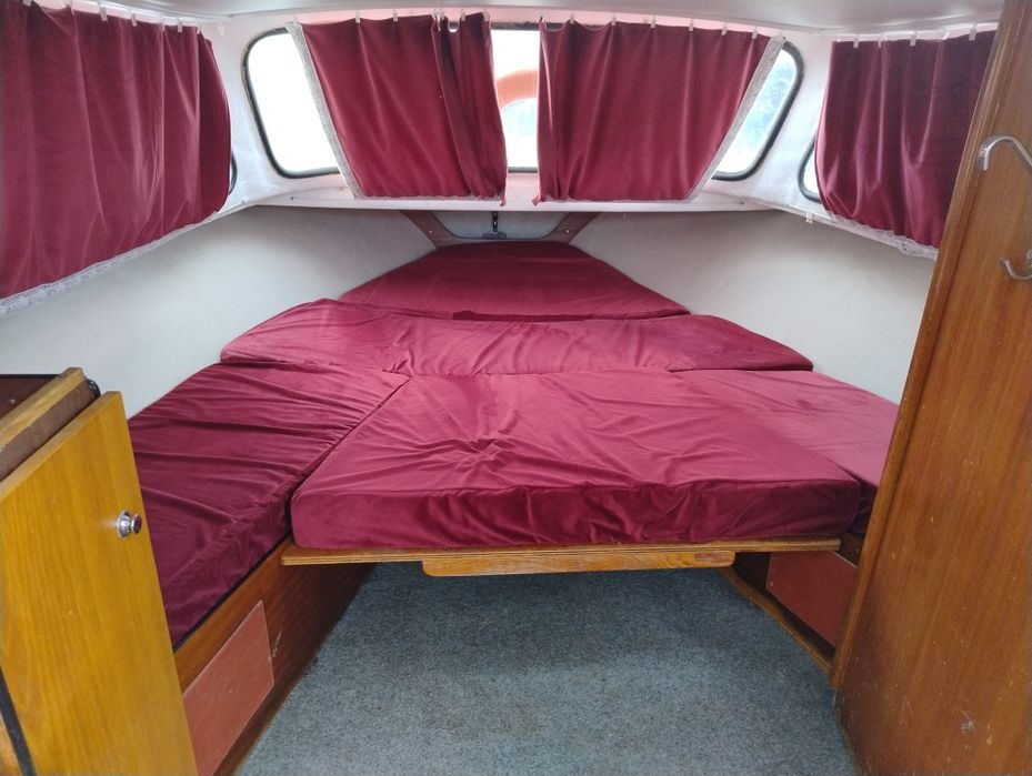 Łódź kabinowa motorowa