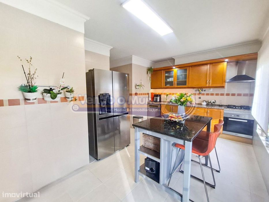 Apartamento T4 em Benavente (B659)
