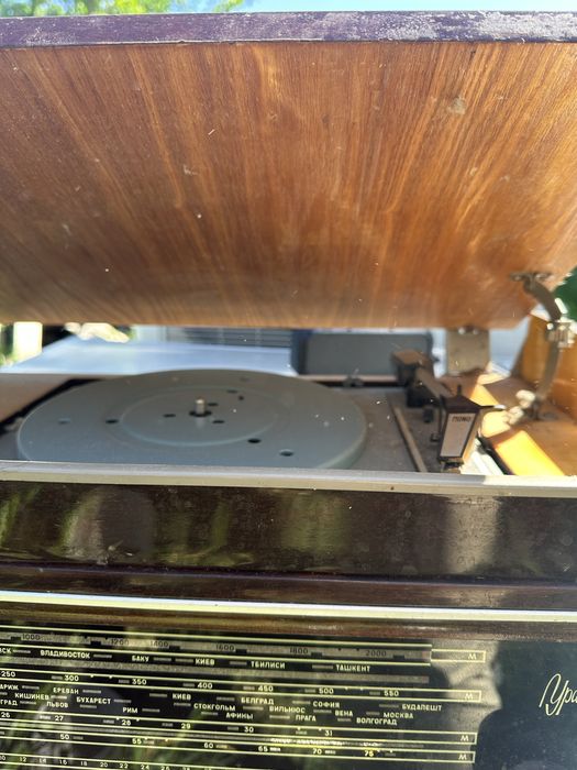 Продам винтажный проигрыватель Урал 111