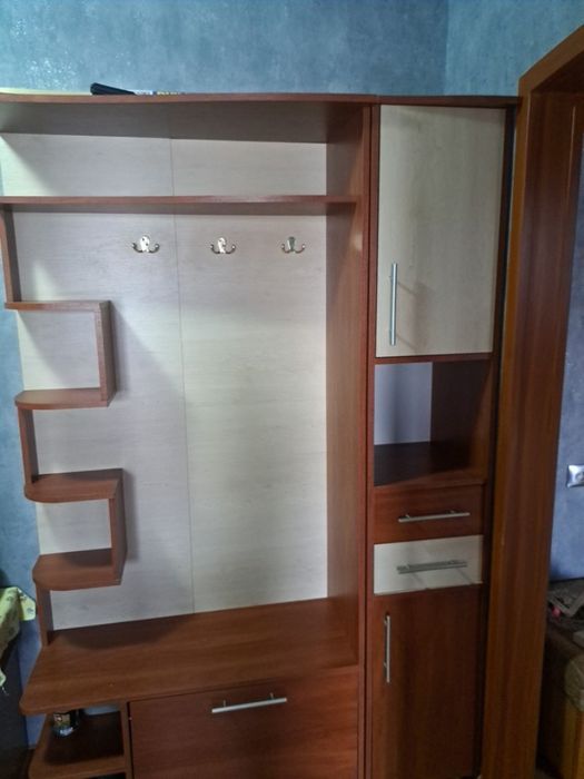 Меблі для передпокою.