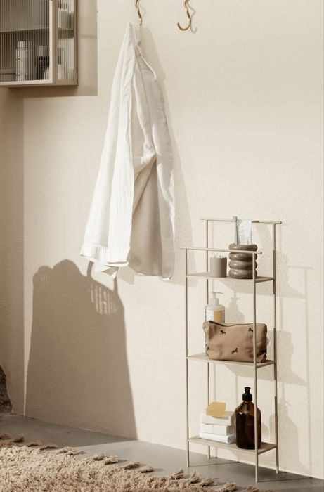 Metalowy stojak Ferm Living w kolorze Kaszmir